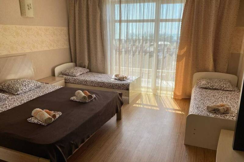 Номер «Эконом» 4-местный балкон с видом на море