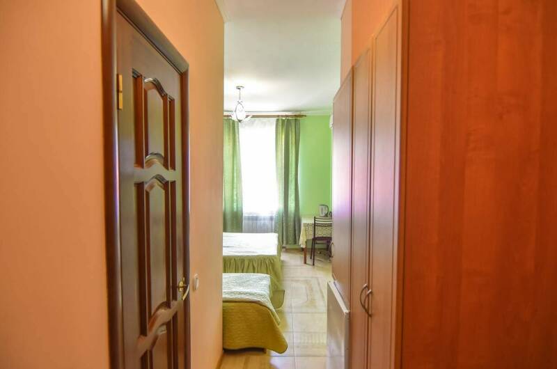 3-х местная комната с кухонным уголком