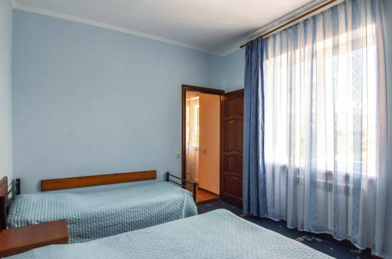 3-х местный 2-х комнатный с кухней и балконом