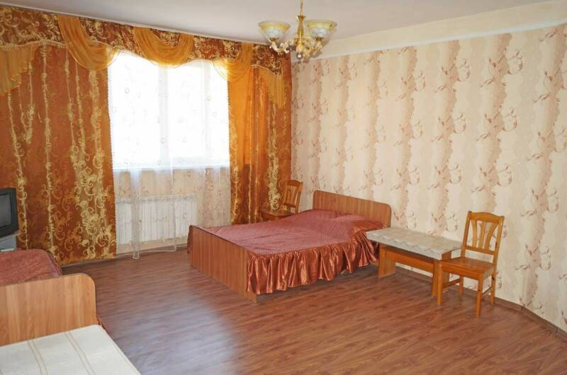 Четырёхместный номер (желтая)