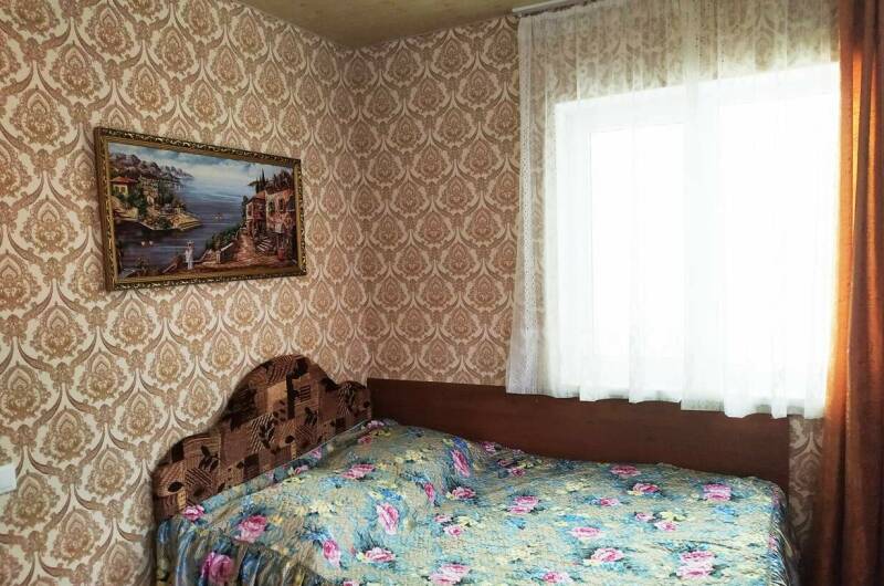 Трёхместный номер (второй этаж 3-й, 2-й номер)