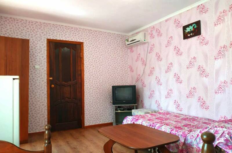 Трехместный номер второй этаж (персиковая)