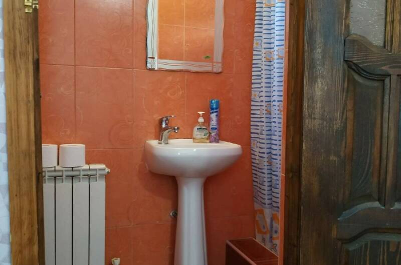 Трехместный номер второй этаж (персиковая)