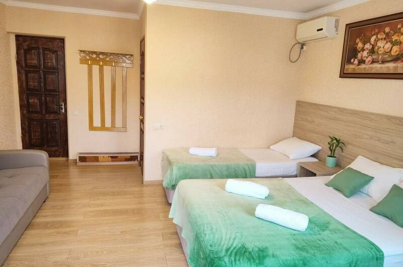 Семейный номер с балконом для 4 гостей Ника