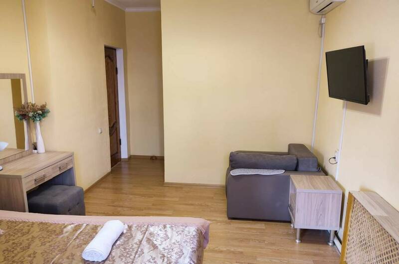 Семейный номер с балконом для 4 гостей Ника