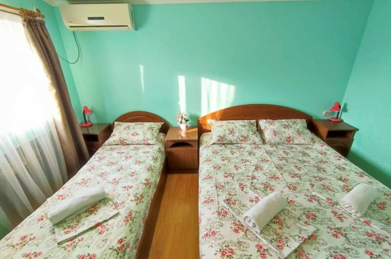 Семейный номер для 4х с частичным видом моря Ника