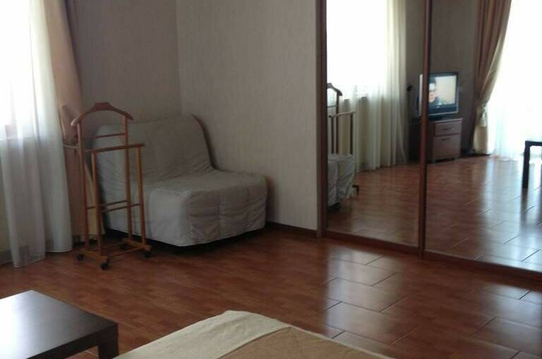 Трехместный