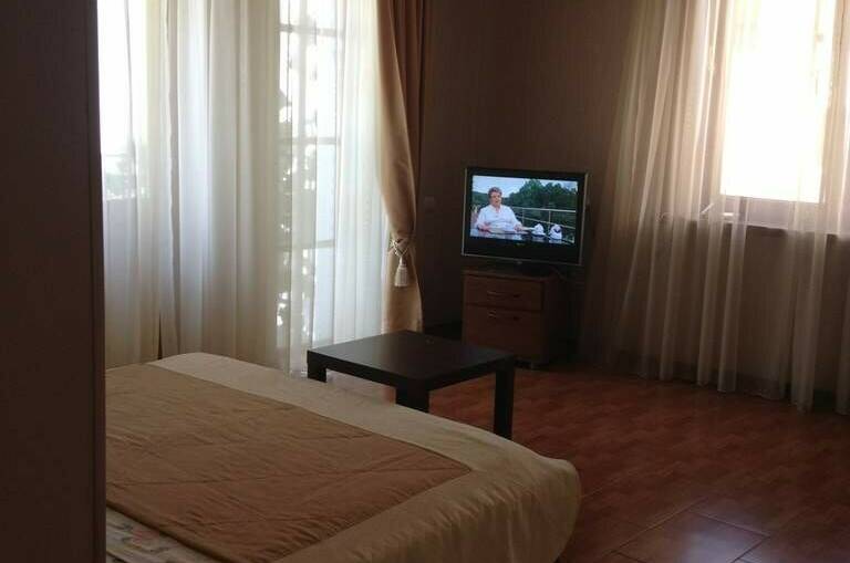 Трехместный