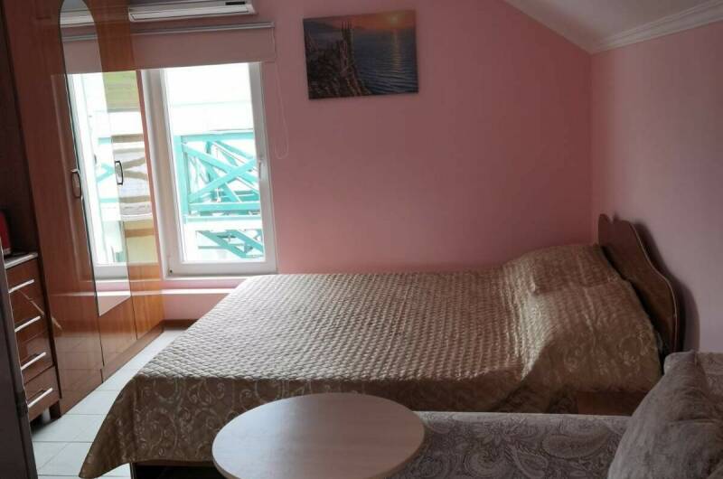 4-х местная комната с балконом