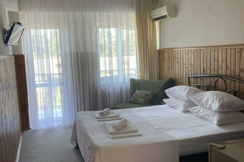 Трехместный номер с балконом и сейфом