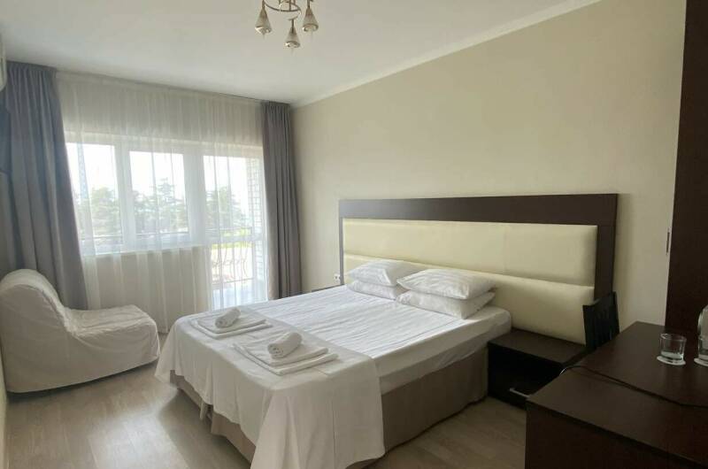 Улучшенный 3-х местный номер с балконом и сейфом