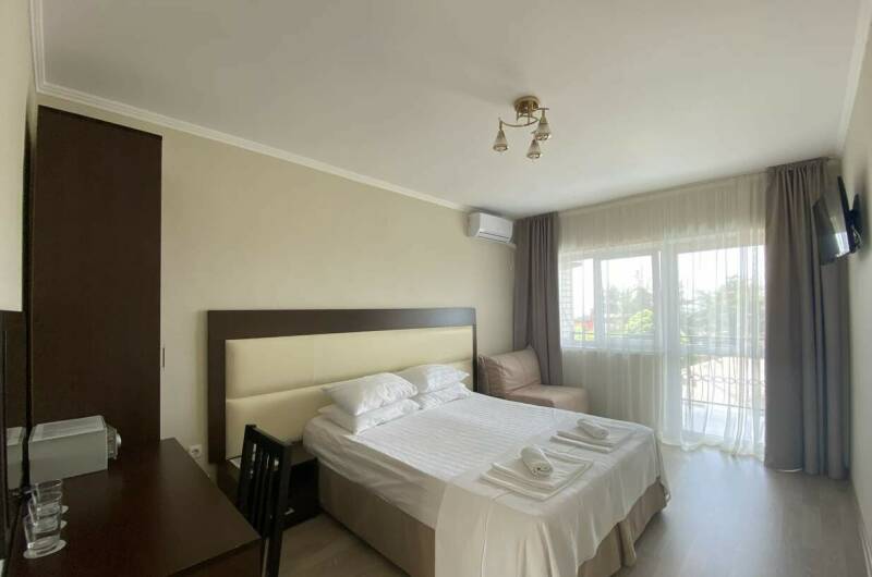 Улучшенный 3-х местный номер с балконом и сейфом