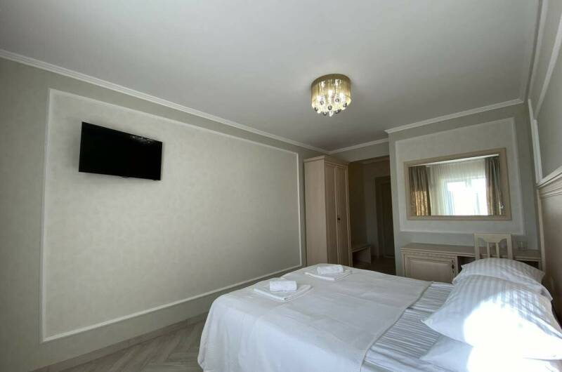 Улучшенный 3-х местный номер с балконом и сейфом