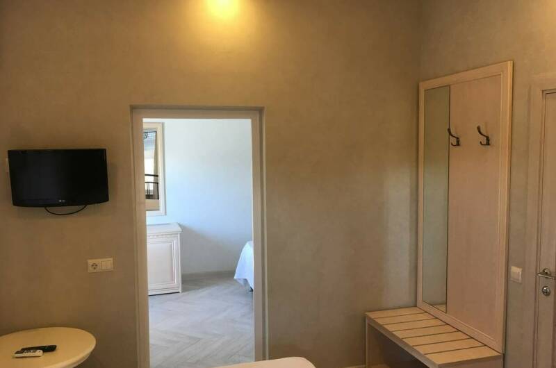 Двухкомнатный номер с выходом к бассейну