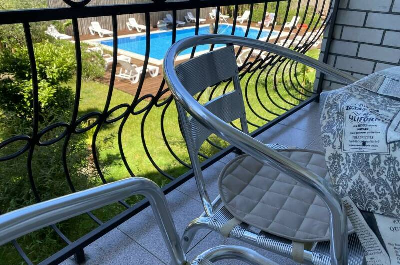 Трёхместный номер на первом этаже с балконом