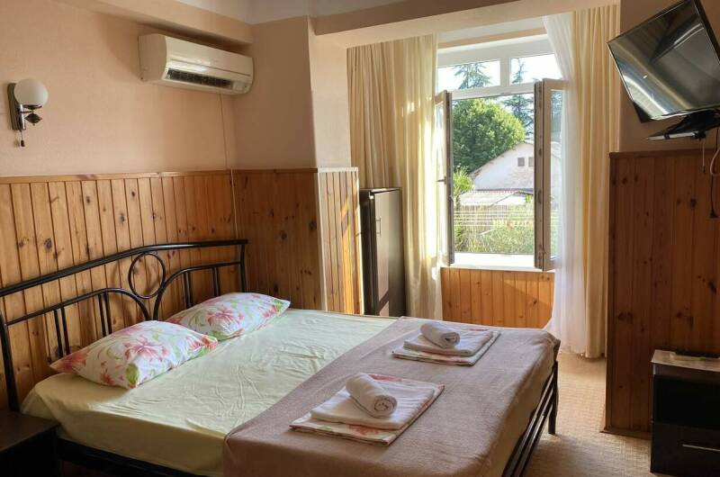 Трёхместный номер на первом этаже без балкона