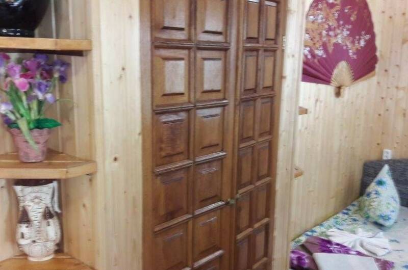 Домик на семью с удобствами во дворе