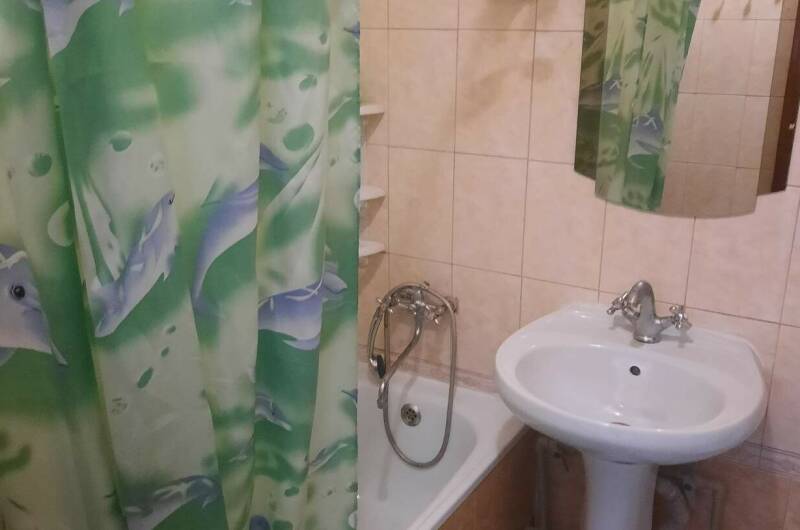 Номер на первом этаже.3 местный. Из двух комнат