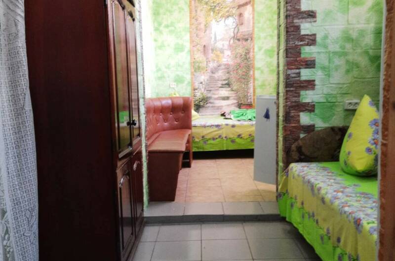 Номер на первом этаже.3 местный. Из двух комнат