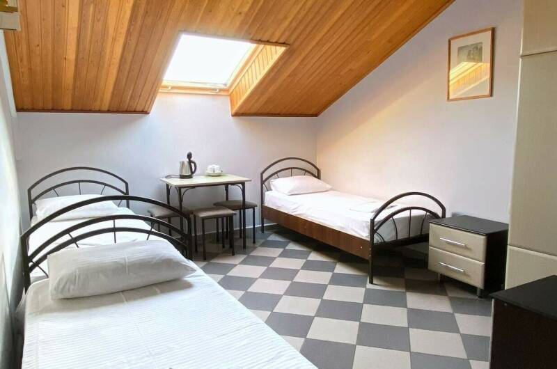 Трёхместный номер с 3-мя односпальными кроватями