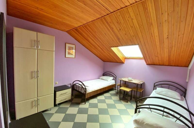 Трёхместный номер с 3-мя односпальными кроватями