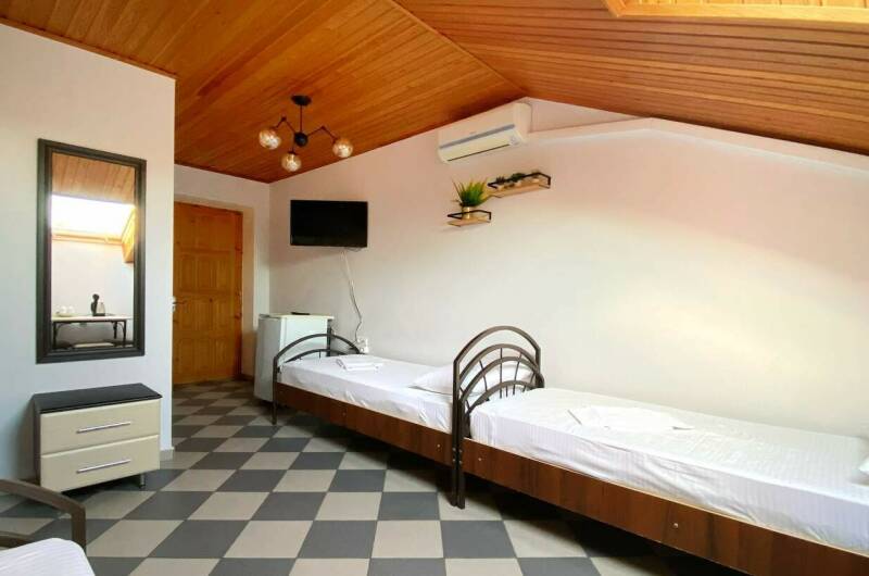 Трёхместный номер с 3-мя односпальными кроватями