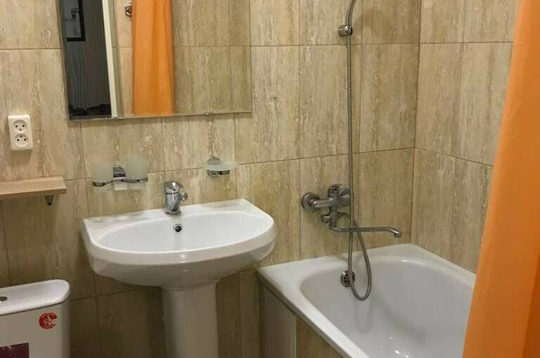 Двухкомнатный 4-х чел -кухня, стир маш, с\у лоджия