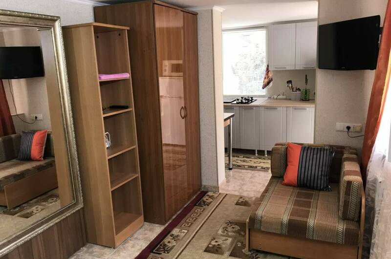 Однокомнатная квартира с кухней в коттедже на 1 эт