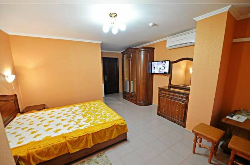 Трехместная комната с балконом