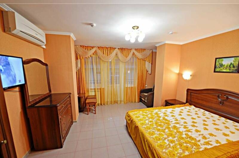 Трехместная комната с балконом