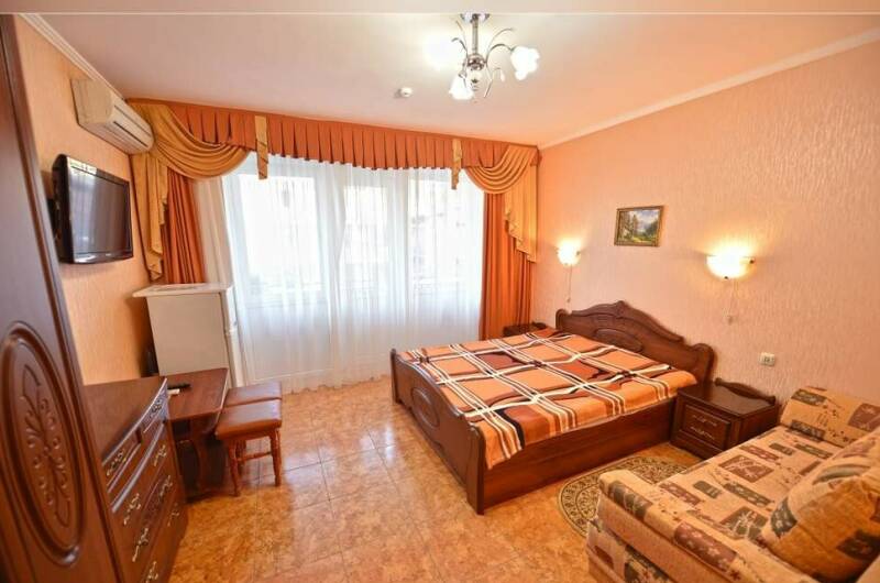 Трехместная комната с балконом