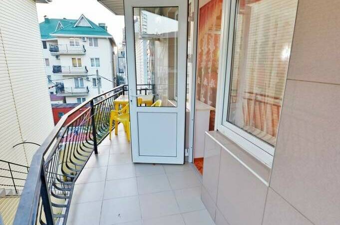 Трехместная комната с балконом