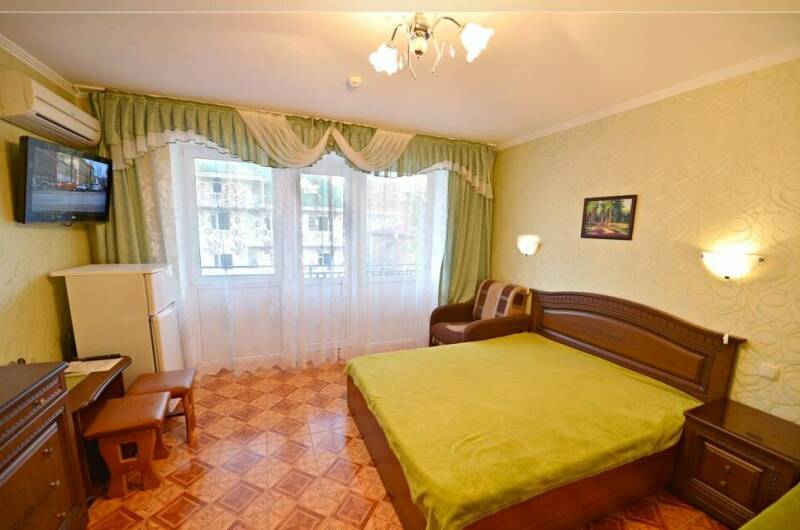 Трехместная комната балконом