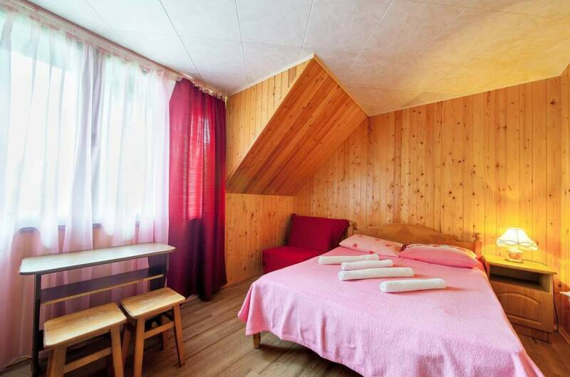 Номер «комфорт +» в деревянном коттедже