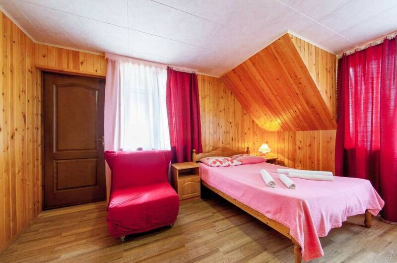 Номер «комфорт +» в деревянном коттедже