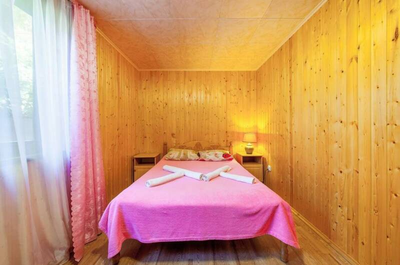 Двухкомнатный номер в деревянном коттедже