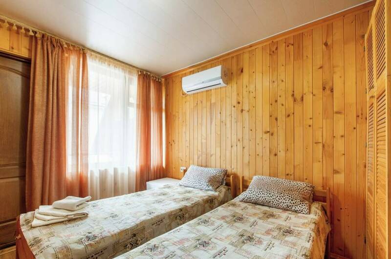 Номер «комфорт» в деревянном коттедже