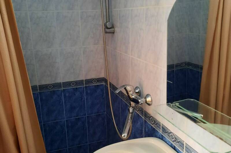 Трёхместный номер со всеми удобствами в номере 15