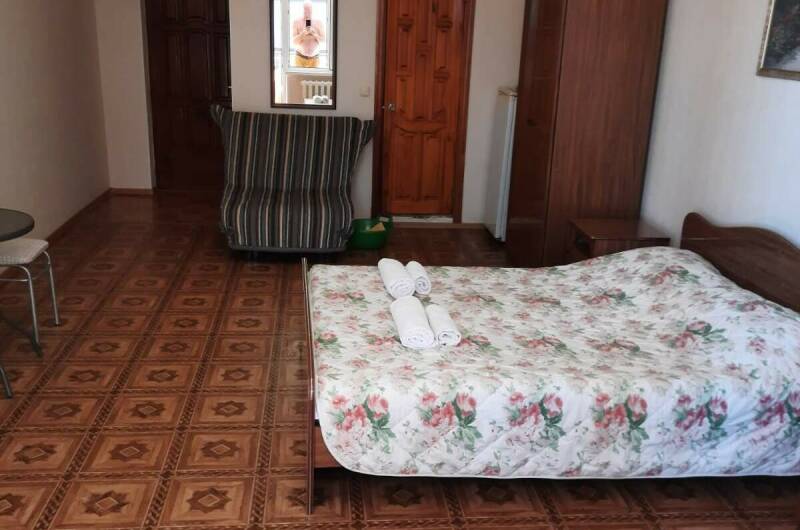 Трёхместный номер со всеми удобствами в номере 15