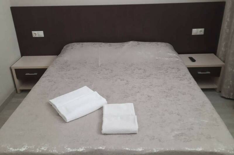 Двухкомнатный номер 8 на первом этаже