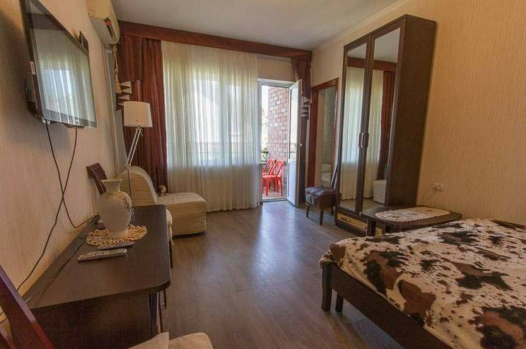 3х местный с удобствами, с балконом № 14