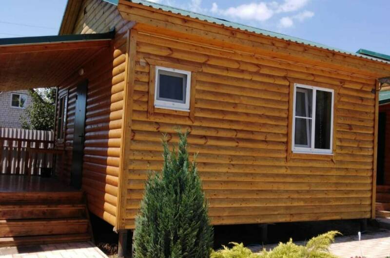 Деревянный домик с кухней