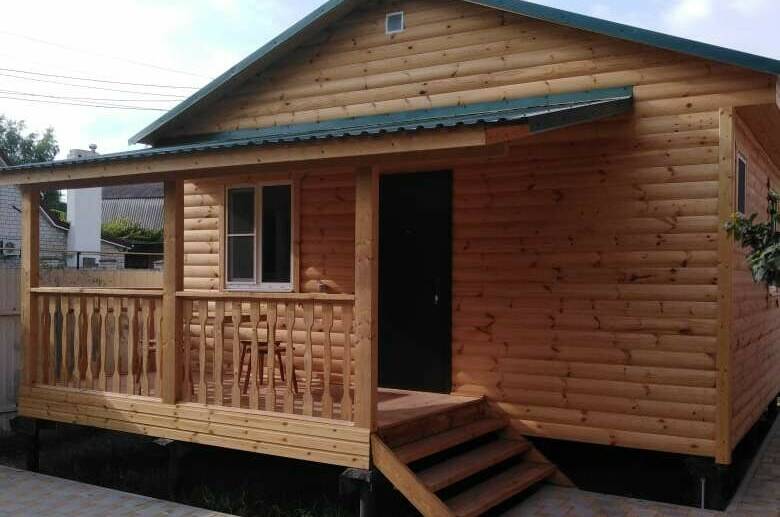 Деревянный домик с кухней
