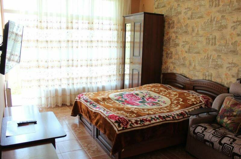 Трёхместный Улучшенный с балконом и видом на горы