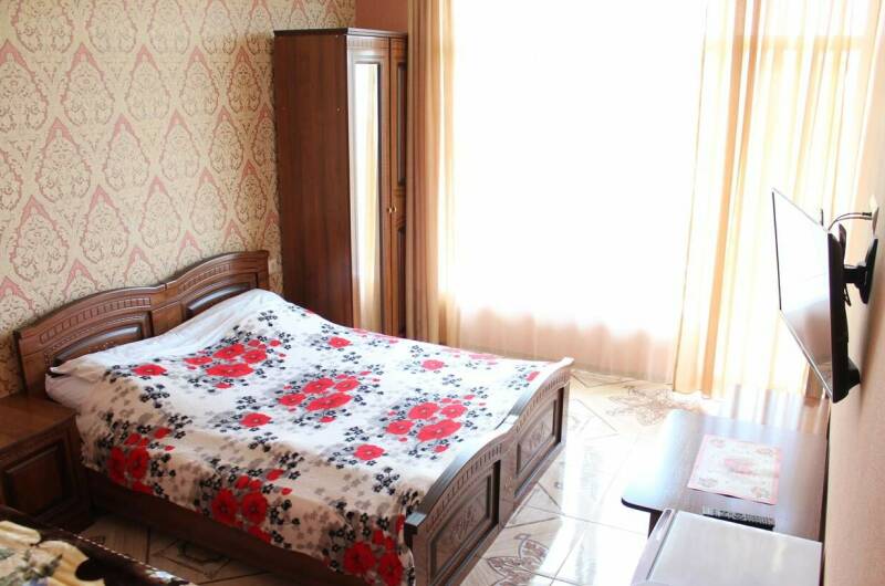 Трёхместный Улучшенный с балконом и видом на горы