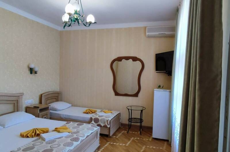 Трехместный номер с балконом