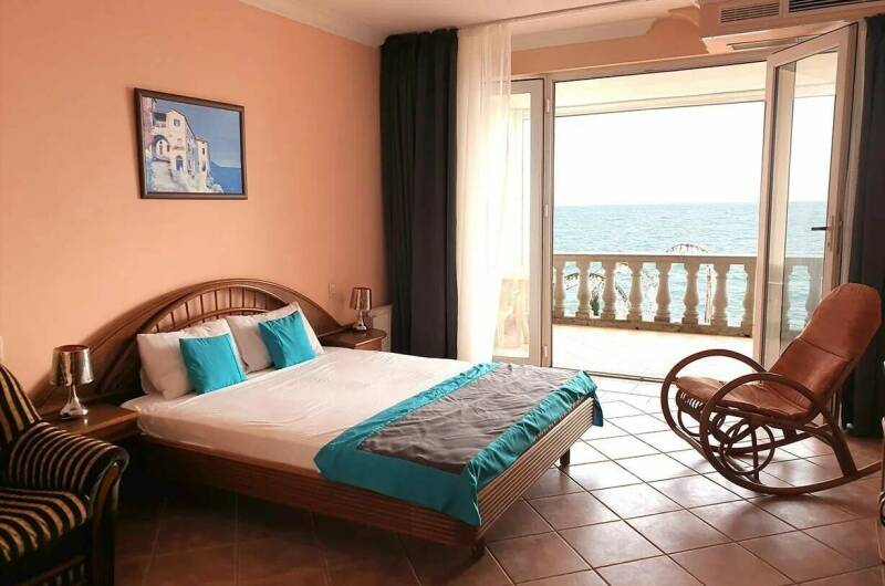 Номер 1 люкс с балконом и видом на море