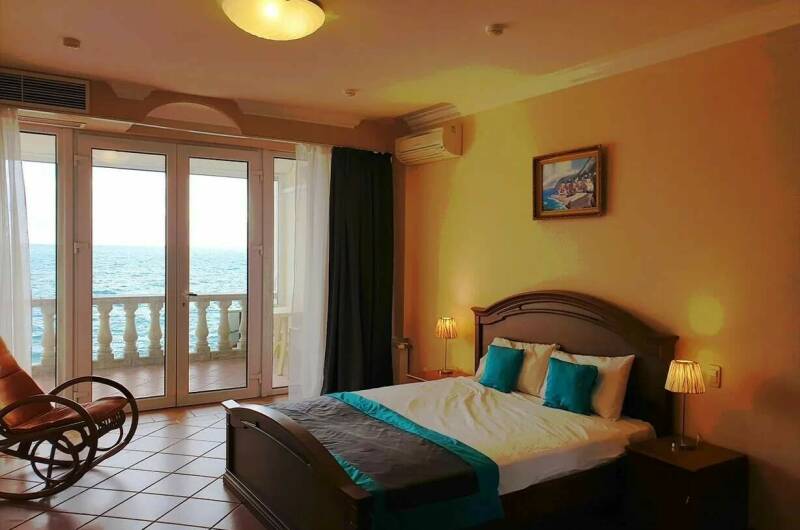 Номер 2 люкс с балконом и видом на море