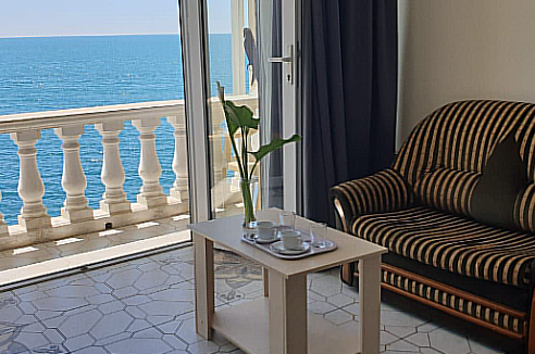 Номер 3 делюкс с балконом и видом на море
