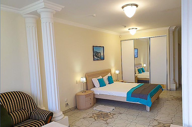 Номер 3 делюкс с балконом и видом на море